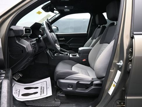 Used 2025 Toyota Tacoma TRD Sport AWD/4WD image 9