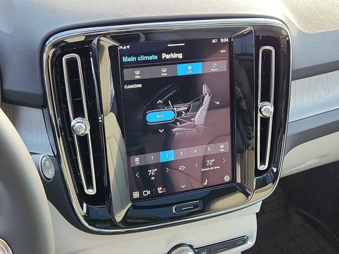 Used 2025 Volvo XC40 B5 Ultra w/ Protection Package Premier image 15