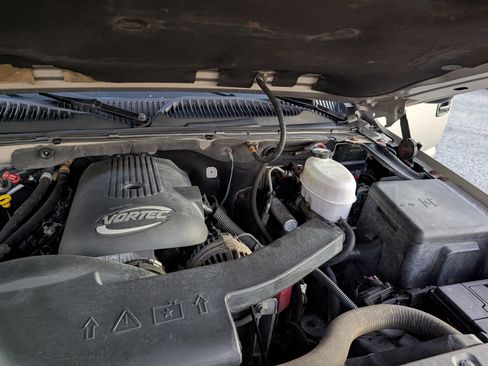 Used 2006 Chevrolet Suburban LS w/ Smart Select Package image 25