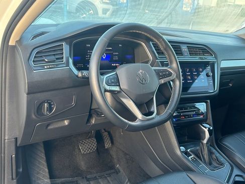 Used 2024 Volkswagen Tiguan SE image 26