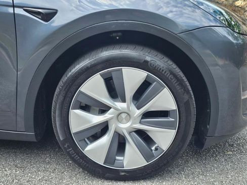 Used 2023 Tesla Model Y Long Range AWD/4WD image 17