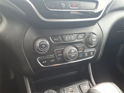 Used 2020 Jeep Cherokee Limited image 17