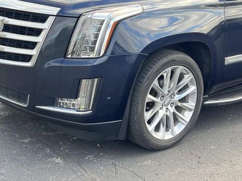 Used 2019 Cadillac Escalade ESV Luxury AWD/4WD image 9