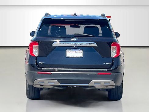 Used 2022 Ford Explorer XLT w/ Equipment Group 202A AWD/4WD image 6