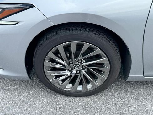 Used 2024 Lexus ES 300h Ultra Luxury w/ Accessory Package (Z1) FWD image 15