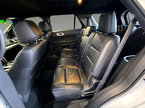 Used 2014 Ford Explorer XLT w/ Equipment Group 202A image 15