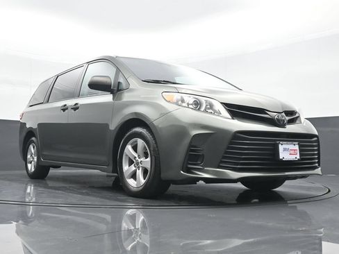 Used 2020 Toyota Sienna L FWD image 24