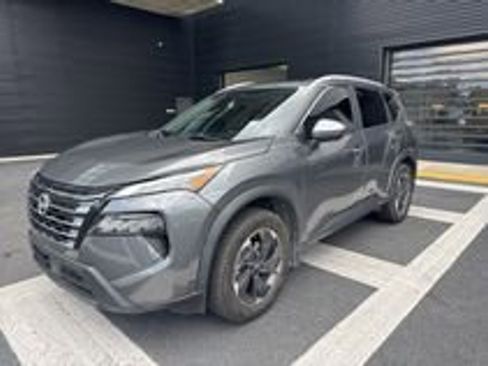 Used 2024 Nissan Rogue SV w/ SV Premium Package image 7