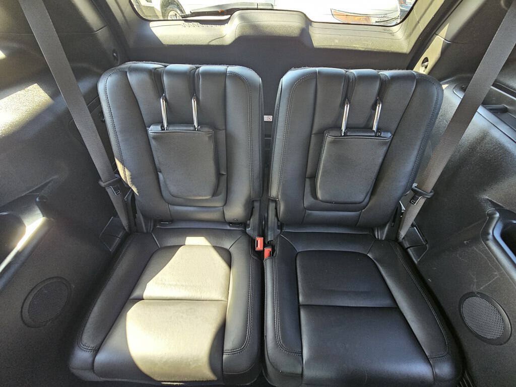 Used 2015 Ford Explorer XLT w/ Equipment Group 202A FWD image 17