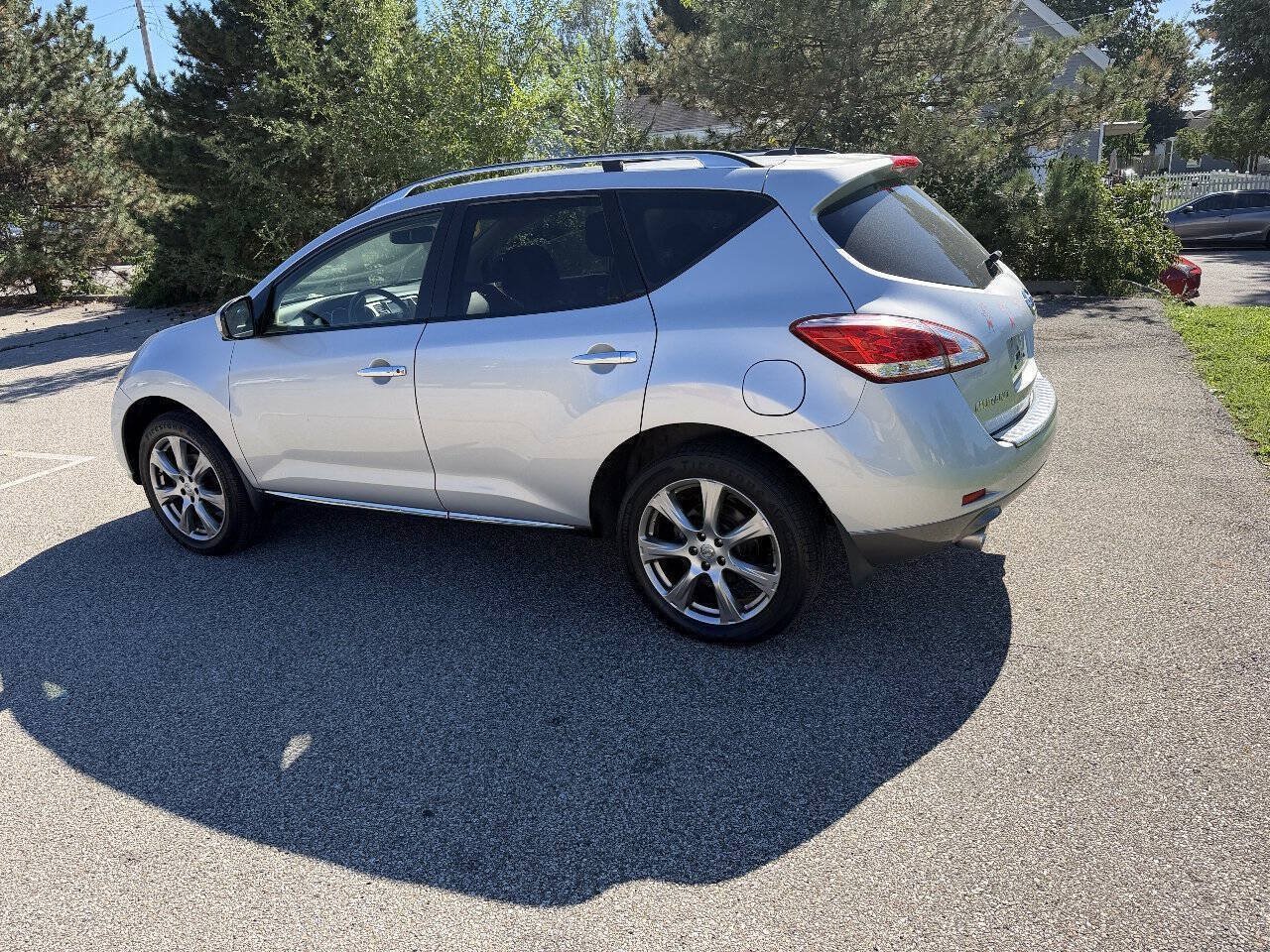 Used 2013 Nissan Murano LE w/ Platinum Pkg AWD/4WD image 2