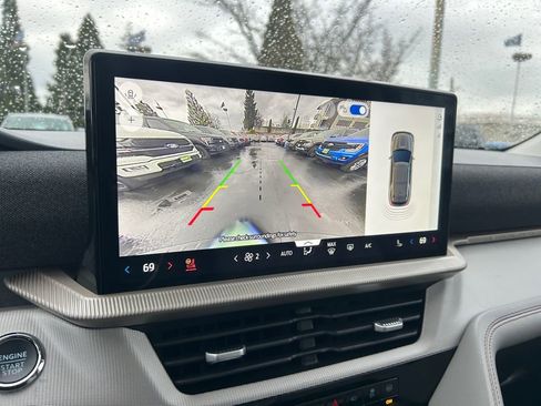 Used 2025 Ford Explorer Active w/ Active Comfort Package image 17