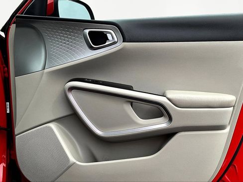 Used 2020 Kia Soul LX image 28