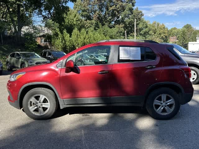 Used 2019 Chevrolet Trax LT w/ LT Convenience Package AWD/4WD image 2