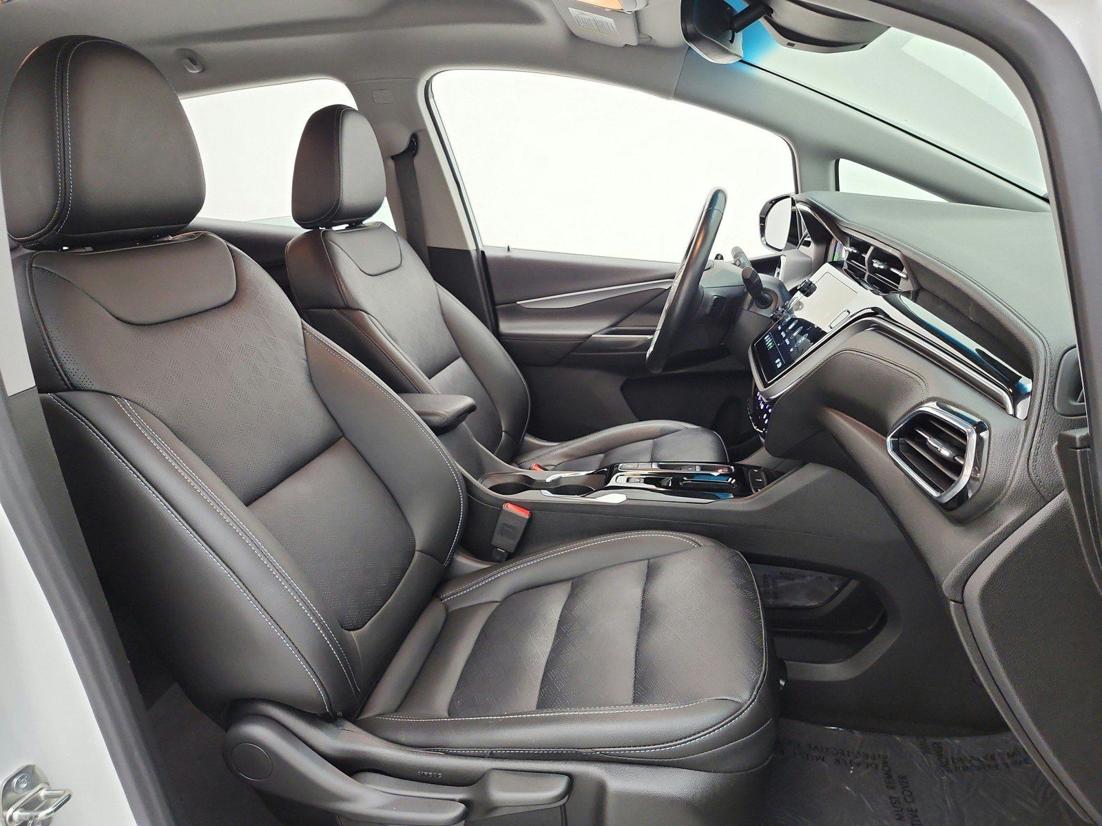 Used 2023 Chevrolet Bolt LT w/ Infotainment Package FWD image 19