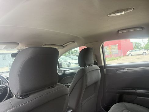 Used 2017 Ford Fusion SE w/ Fusion SE Technology Package FWD image 22