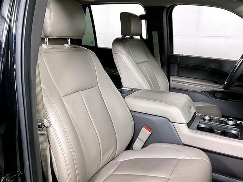 Used 2019 Ford Expedition XLT w/ Equipment Group 202A image 7