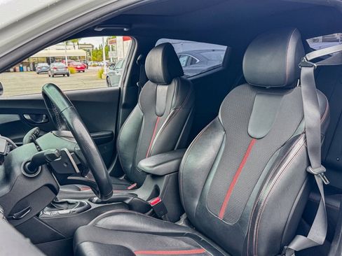 Used 2020 Hyundai Veloster Turbo image 16