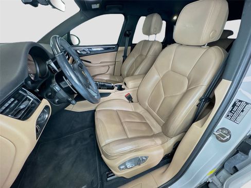 Used 2020 Porsche Macan AWD/4WD image 9