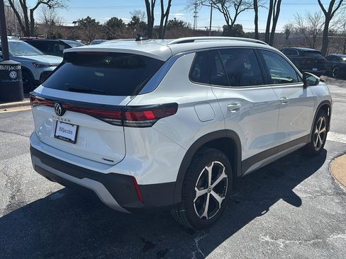 Used 2025 Volkswagen Tiguan SE w/ Panoramic Sunroof Package image 7