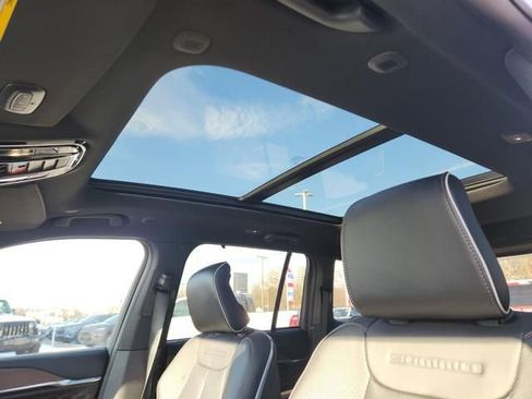 New 2023 Jeep Grand Cherokee Summit w/ Luxury Tech Group V image 11