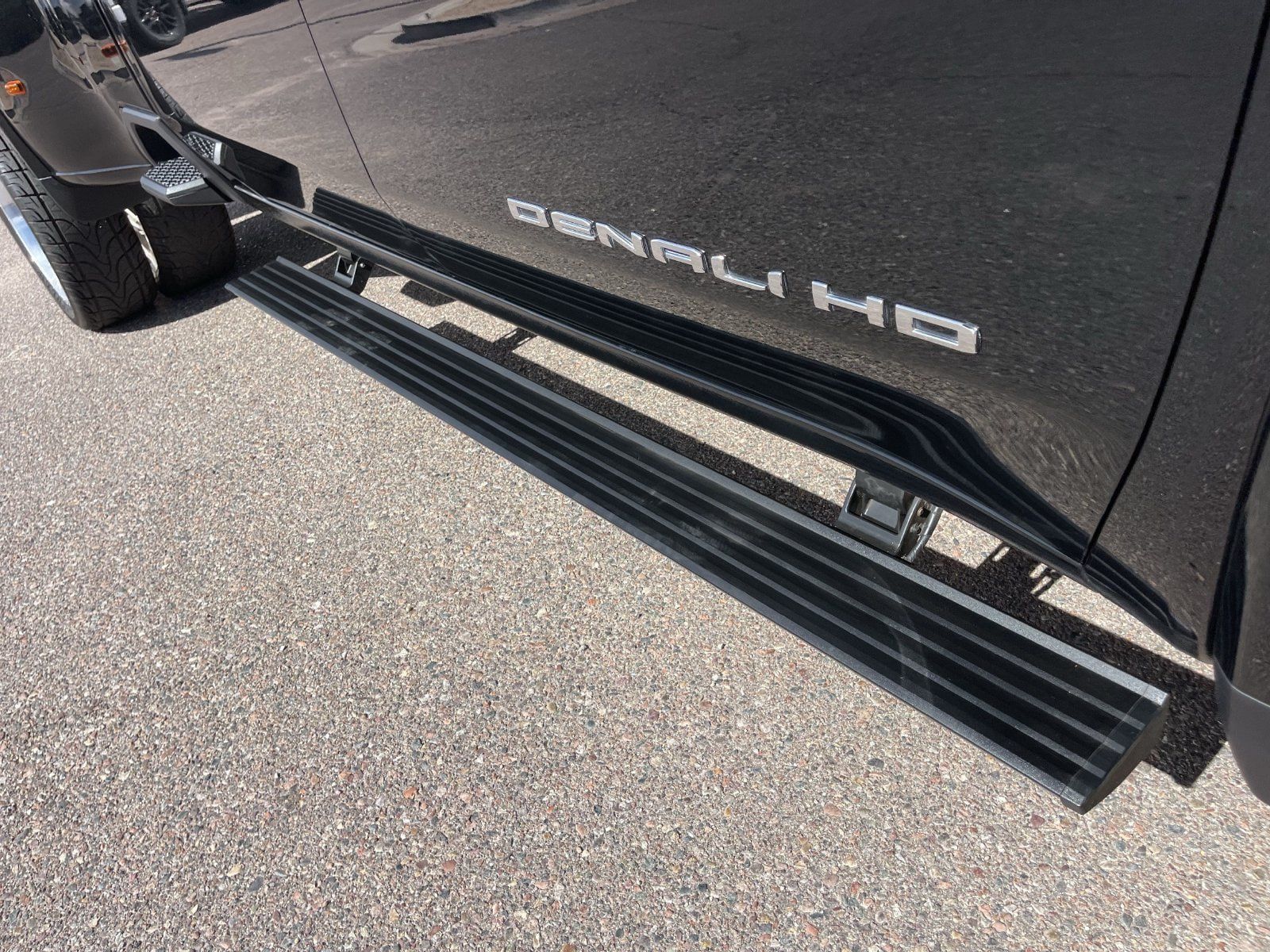 Used 2024 GMC Sierra 3500 Denali Ultimate AWD/4WD image 8