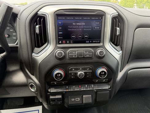 Used 2021 Chevrolet Silverado 1500 LT AWD/4WD image 25