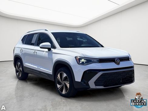 Used 2025 Volkswagen Taos SE AWD/4WD image 8