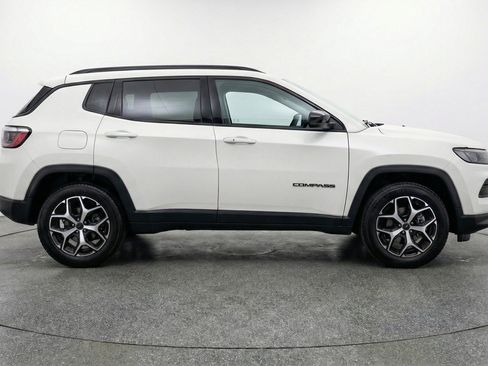 Used 2025 Jeep Compass Limited AWD/4WD image 11