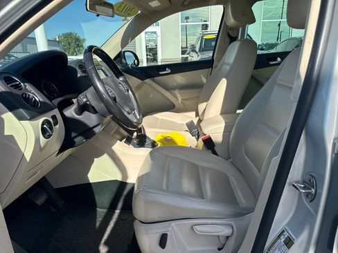 Used 2013 Volkswagen Tiguan SE AWD/4WD image 9