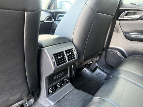 Used 2018 Jaguar F-PACE Premium AWD/4WD image 16