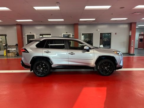 Certified 2022 Toyota RAV4 SE w/ Convenience Package AWD/4WD image 3
