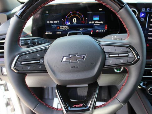 Used 2026 Chevrolet Traverse RS w/ LPO, Floor Liner Package AWD/4WD image 9