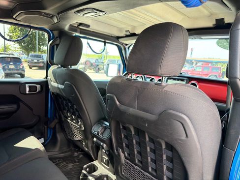 Used 2021 Jeep Gladiator Rubicon AWD/4WD image 18