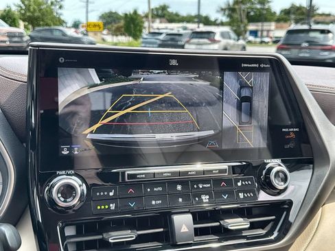Used 2020 Toyota Highlander Limited AWD/4WD image 25