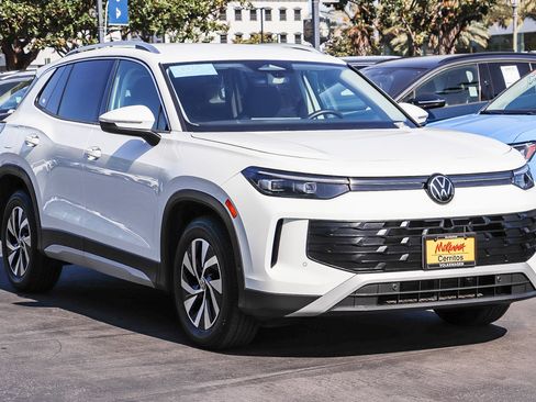 Certified 2025 Volkswagen Tiguan S FWD image 3
