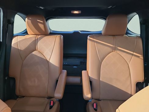 Used 2021 Toyota Highlander Platinum image 13