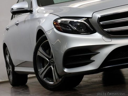Used 2017 Mercedes-Benz E 300 4MATIC image 4