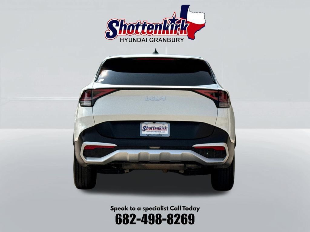 Used 2024 Kia Sportage LX FWD image 7