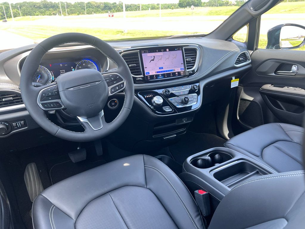 New 2027 Chrysler Pacifica Select w/ Family Tech Group FWD image 19