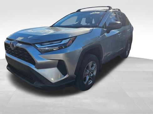 Used 2024 Toyota RAV4 LE AWD/4WD image 4