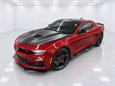 Used 2021 Chevrolet Camaro SS RWD image 6