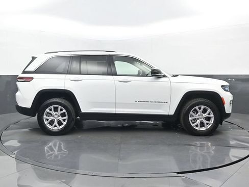 Used 2022 Jeep Grand Cherokee Limited AWD/4WD image 2
