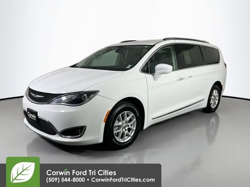 Used 2020 Chrysler Pacifica Touring-L FWD image 5