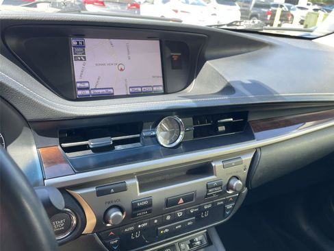 Used 2013 Lexus ES 350 w/ Luxury Pkg FWD image 25