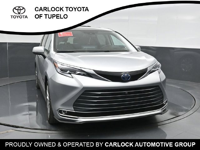 Used 2023 Toyota Sienna Platinum FWD image 7