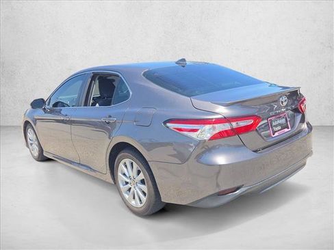 Used 2020 Toyota Camry LE w/ Carpet Mat Package FWD image 4