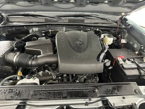 Used 2023 Toyota Tacoma SR5 AWD/4WD image 10
