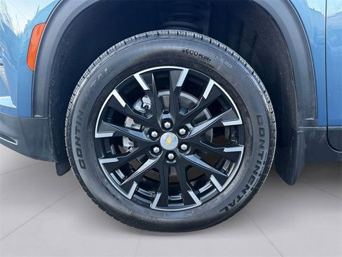 Used 2025 Chevrolet Traverse LT w/ Sun and Wheel Package image 9