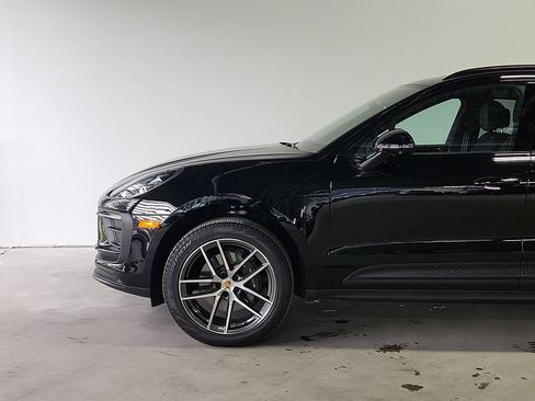 Certified 2026 Porsche Macan AWD/4WD image 6