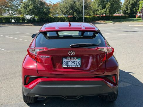 Used 2019 Toyota C-HR XLE FWD image 4